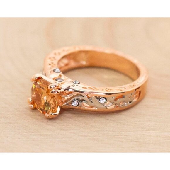 Size 8 Vintage Little Golden Princess Ring, B7 - Picture 2 of 3